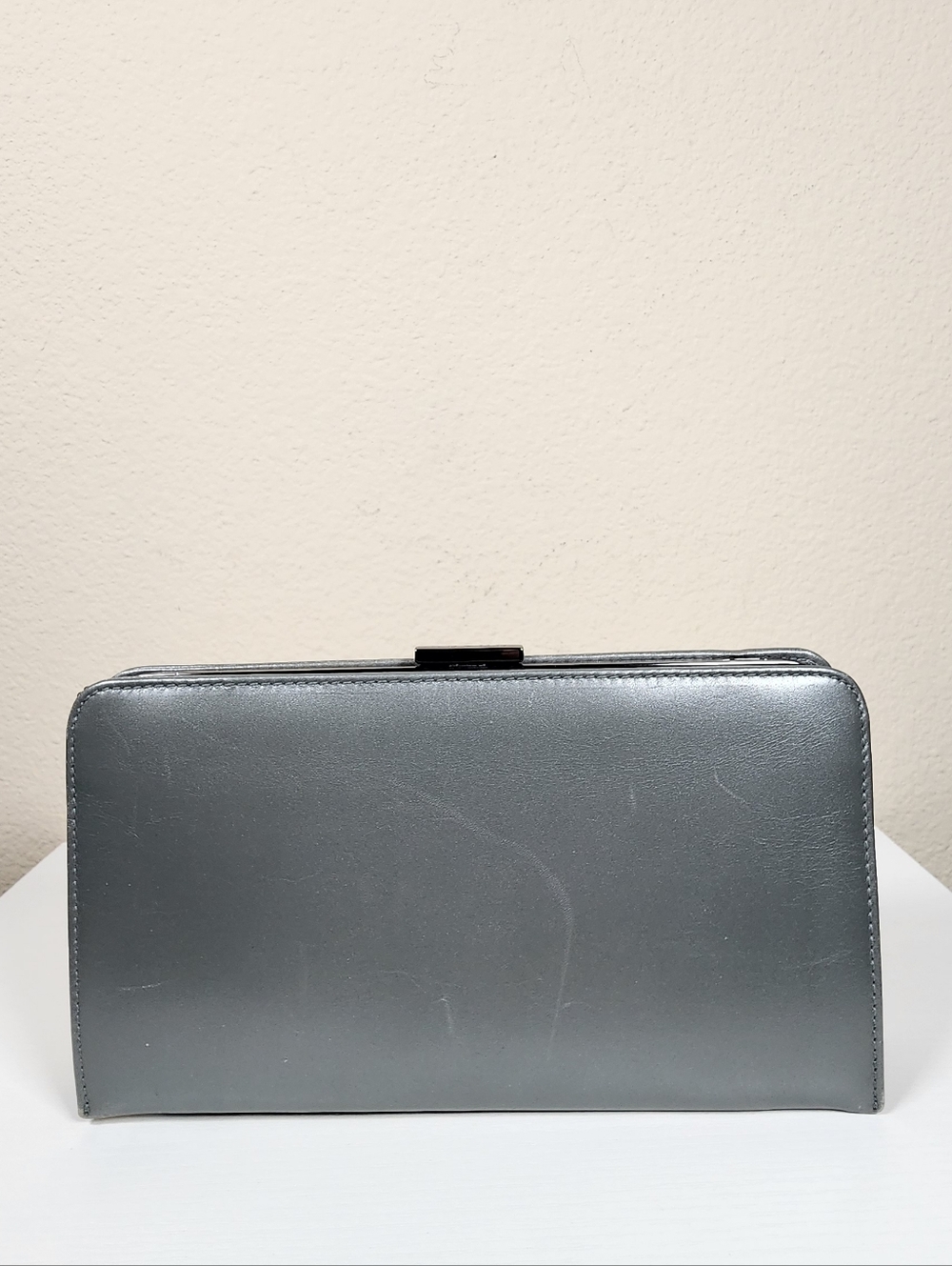 Vintage Coach Pearlized Clutch In Gray Nappa Leather - Picture 6 of 12